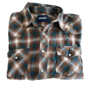 Wrangler Plaid Pearl Snap - Size Large Men's Plaid Pearl Snap Button Up Shirt